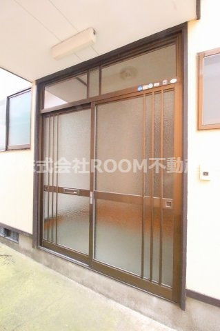 藤元貸家の玄関