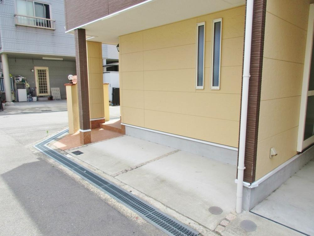 門真市北島町　中古一戸建てのその他共用部分|カースペース　自転車・バイク置き場
■物件内覧・資金計画相談・住宅ローン相談、リフォーム相談、お問合せ受付中■
※当日・翌日のご内覧、ご相談はお電話でのお問合せがスムーズです！