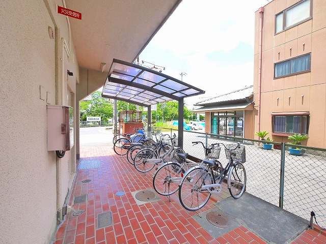 スミヨシハイツのその他共用部分|屋根付き駐輪場