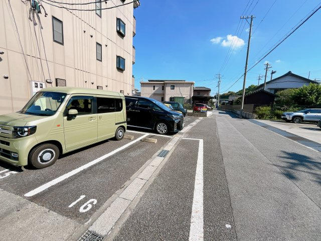 グランシャリオの駐車場