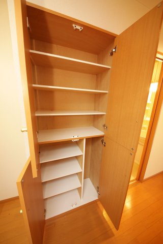 グランシャリオの収納|別部屋同一間取りのお写真となります。