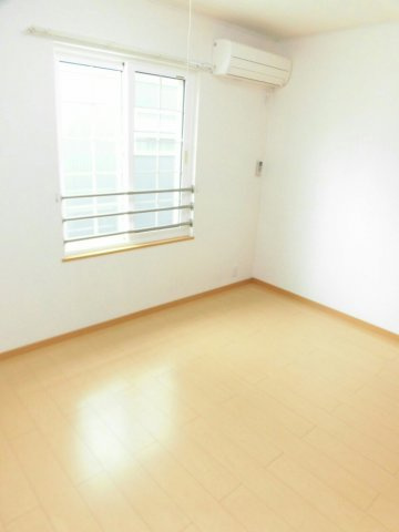 ＪＯＹＦＵＬ　ＨＯＵＳＥの内装|明るい室内です