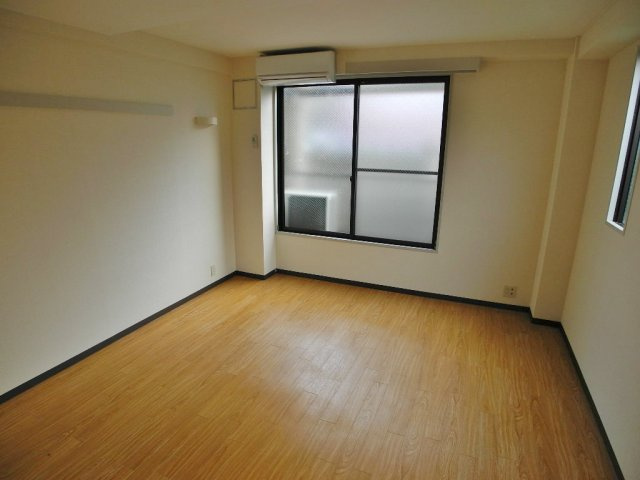 下鴨アイビーハウスの居間・リビング