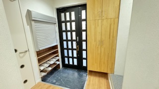  一棟シェアハウス　香りの玄関