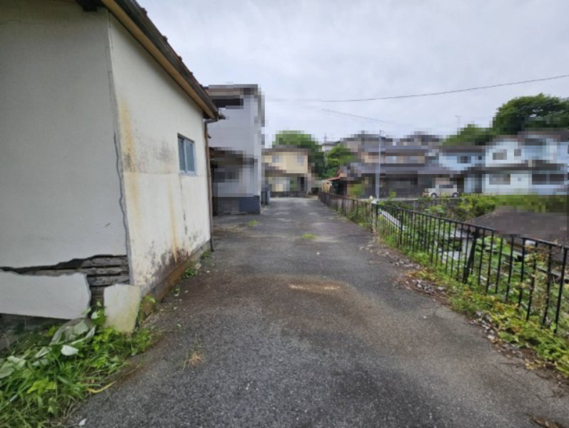 熊本市北区池田3丁目　売地の前面道路含む現地写真