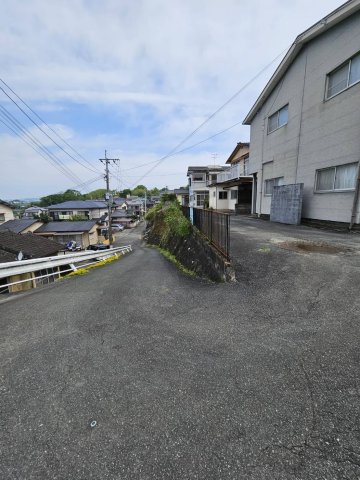 熊本市北区池田3丁目　売地の前面道路含む現地写真