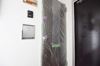 【その他共用部分】 | 皆様をお迎えする、お部屋の玄関ドア。開けやすさや開放角度、ドアノブの操作しやすさや鍵の形状などを、現地で一度ご確認ください。～即日のご見学可能～　お問合せはお気軽にどうぞ。