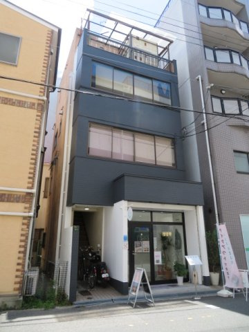 大阪市東淀川区相川２丁目のビルの外観