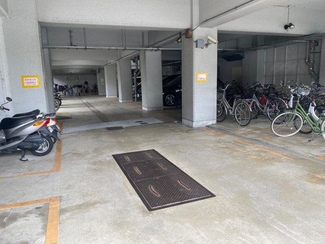 日商岩井朱雀マンションの駐車場