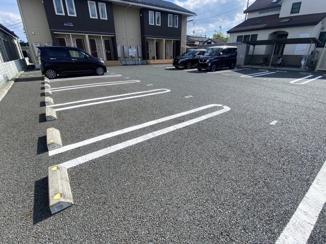 ラ・ルーチェの駐車場