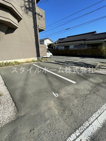 セザンヌ小坂井の駐車場