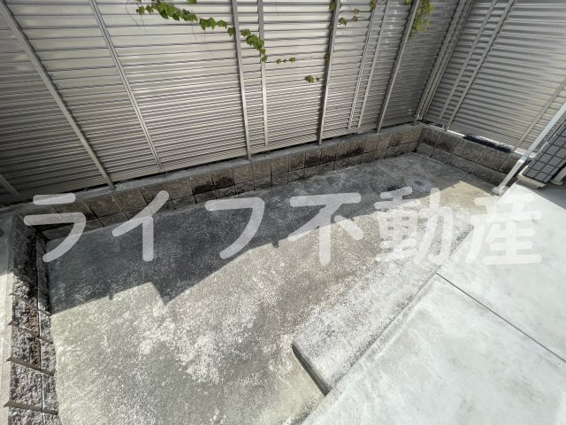 サニープレイス岩田のバルコニー|暖かな日差しのふりそそぐバルコニー