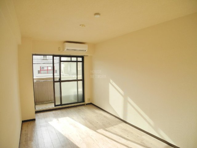 ソレーユコニシの居間・リビング