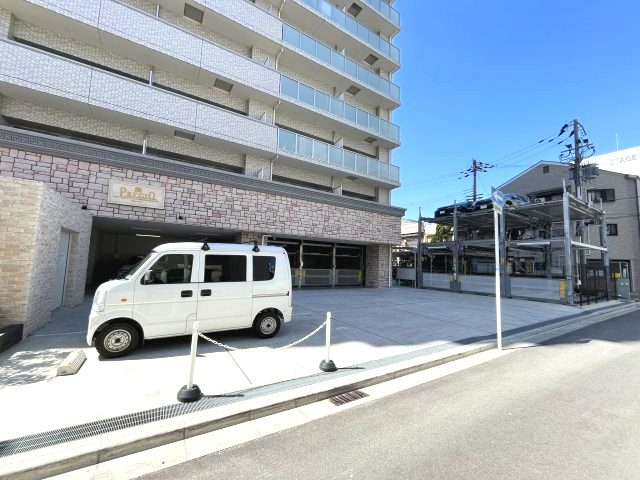 プレジオ布施ASIANの駐車場