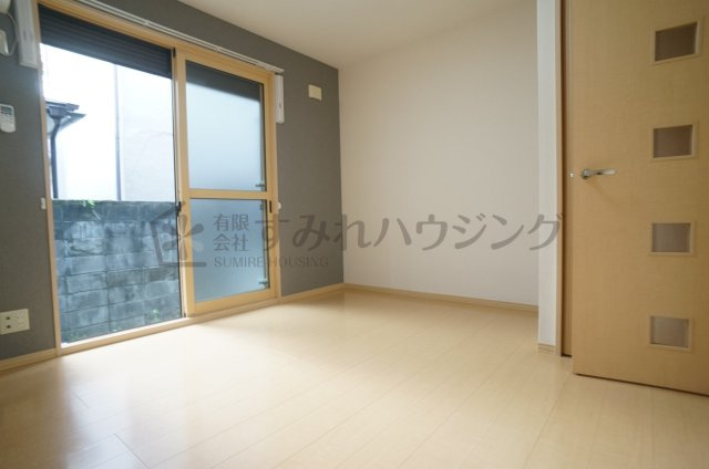 ヴェルドミール栄根の居間・リビング