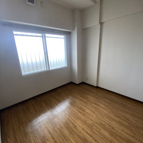 ティアラ高砂ハイツの洋室