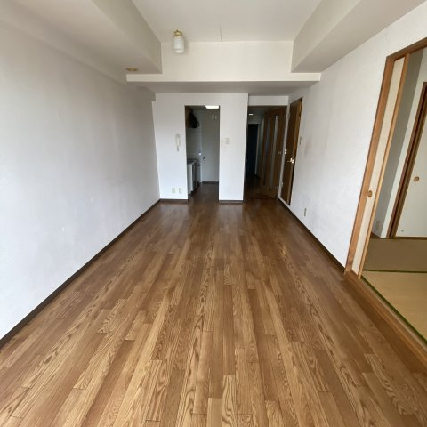 ティアラ高砂ハイツの居間・リビング