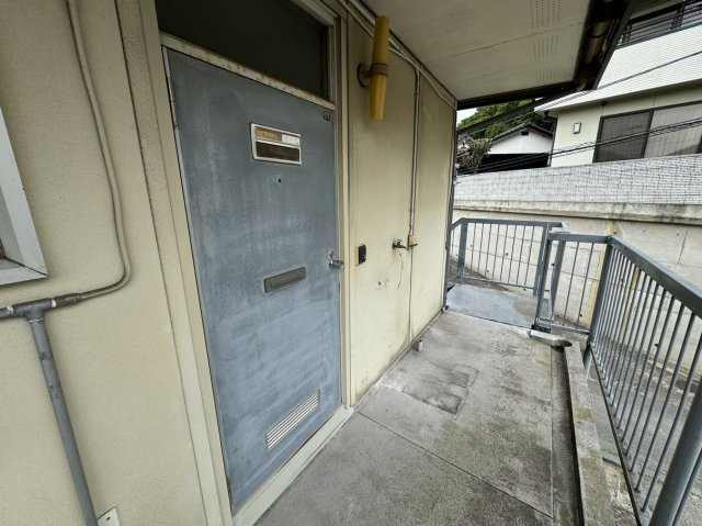 津崎アパートBの玄関