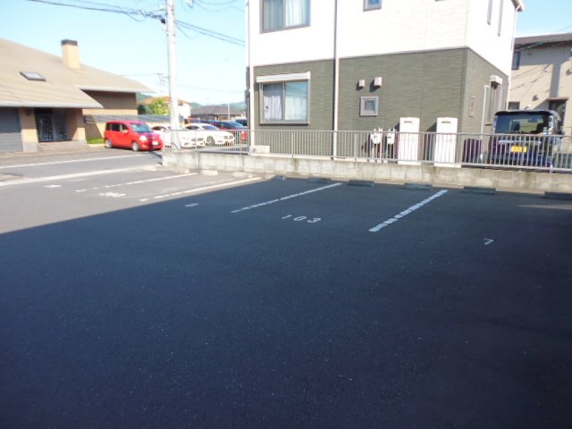 アローゼAの駐車場