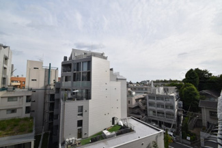 【展望】 | 眼前に広がる空の雄大さと、このお部屋の自慢の一つである「眺望」をご覧ください。毎日、この景色を独り占めできる新生活に夢が広がります。～即日のご見学可能～　お問合せはお気軽にどうぞ。
