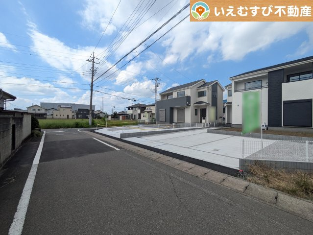 Livele Garden.S　太田第8内ケ島町の前面道路含む現地写真|充分な広さの前面道路
間口が広くお車の出し入れも問題なく行えるスペースが確保されています♪