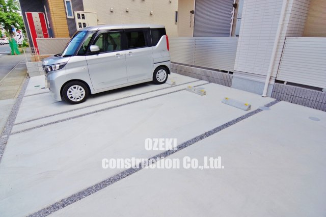 REXIA大沢の駐車場