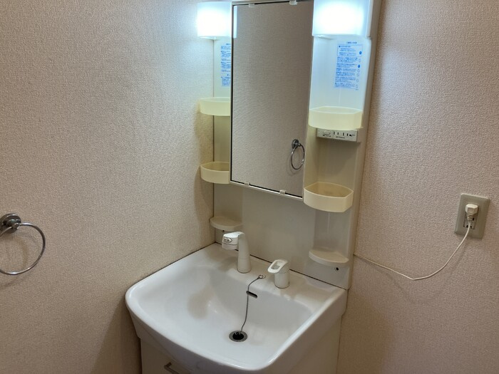 熊本市南区平成１丁目のアパートの独立洗面台