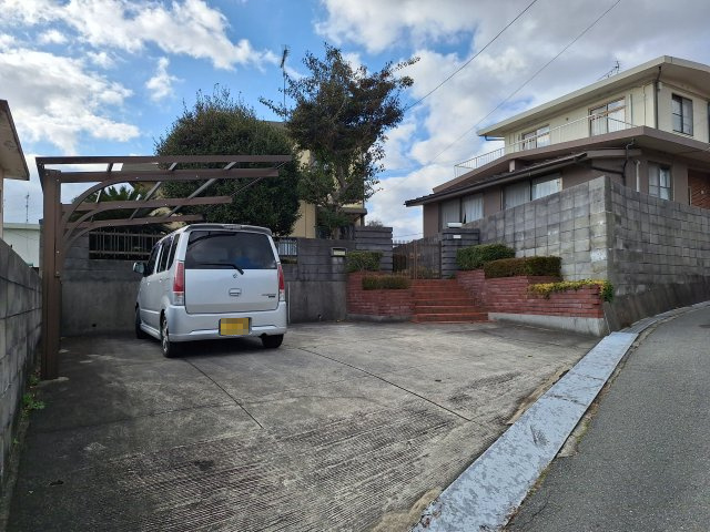 【駐車場】 | 4台駐車可能で来客時にもゆったりです☆