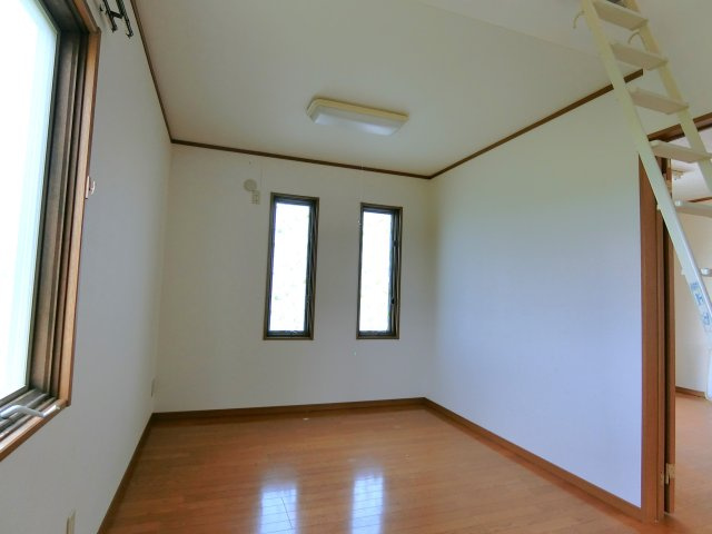 フレンドリーKAMEDAの洋室