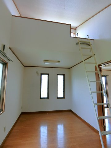 フレンドリーKAMEDAの洋室