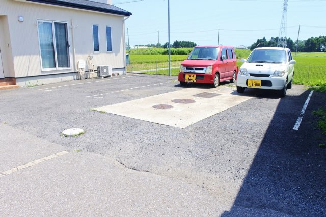 フレンドリーKAMEDAの駐車場