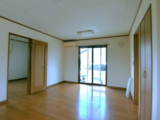 フレンドリーKAMEDAの居間・リビング