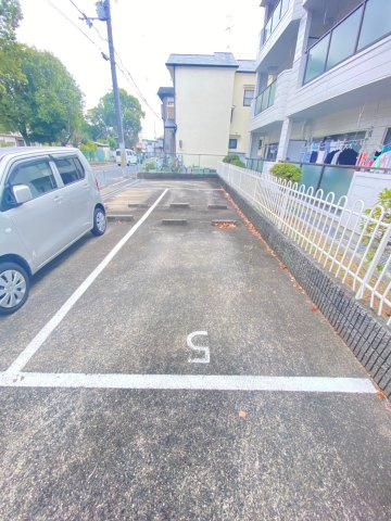 サークハイツの駐車場