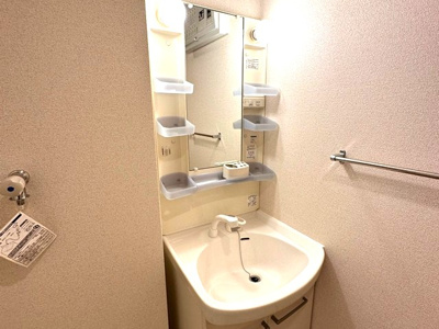【洗面所】 | コンフォールⅠ | 洗髪洗面化粧台で忙しい朝にも寝癖の付いた頭にも優しい☆お化粧するときにも大活躍です♪