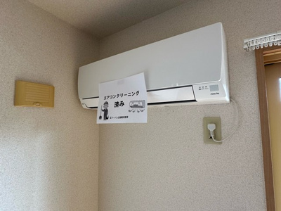 【設備】 | コンフォールⅠ | リビングダイニングキッチンには暑い夏や寒い冬に大活躍のエアコン付きです☆冷暖房完備で1年中快適に過ごせます♪