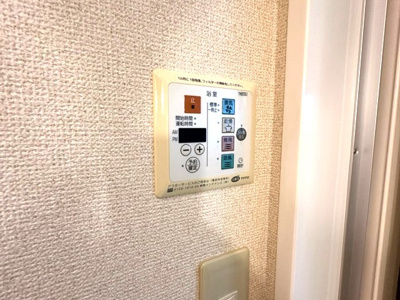 【設備】 | コンフォールⅠ | バスルームの浴室暖房乾燥機で外に干せないお洗濯物もすっきり乾きます♪雨の日のお洗濯もバッチリ！