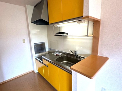 【キッチン】 | コンフォールⅠ | ガスコンロ設置可能のキッチンです☆場所を取るお鍋やお皿もすっきり収納できます♪