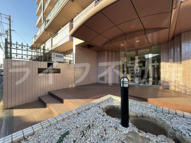 オークハイツのエントランス|建物の内部です