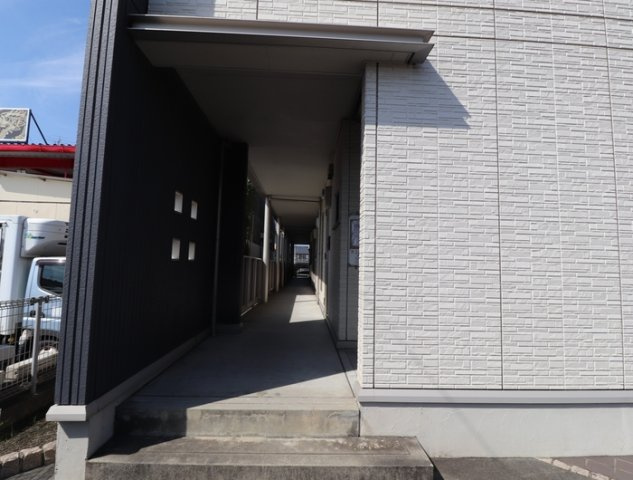 熊本市西区野中３丁目のアパートの玄関