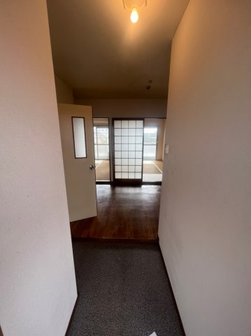 タチバナマンションの玄関