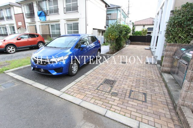 クラージュの駐車場