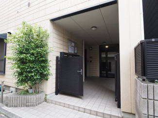 【エントランス】 | オートロック付きでセキュリティ面も安心。