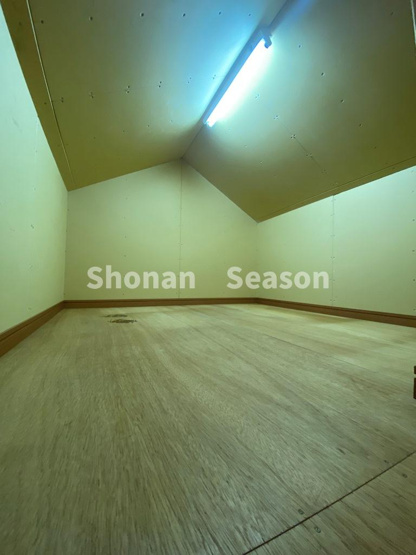 【収納】 | 生活と共に荷物が増えていくものですよね。
屋根裏収納があれば、かさばりがちな荷物もスッキリ片付きます。