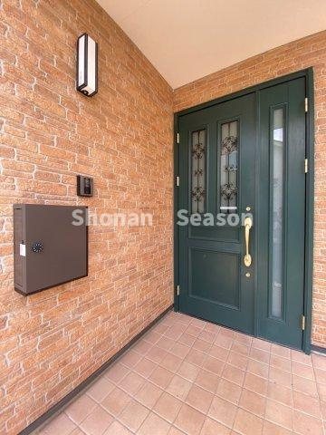 【設備】 | ネットショッピングの頻度高いイマドキ夫婦にも嬉しい「宅配ＢＯＸ」　
非対面・非接触で荷物の受け取りが可能です♪