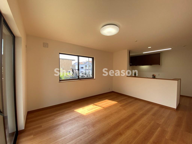 【居間・リビング】 | インテリアの選択肢も広がる全室フローリング・4LDKの間取プラン◎
各自プライベート空間が確保できますよ♪