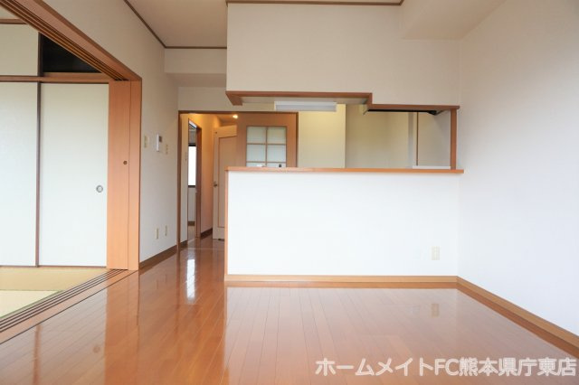 熊本市東区長嶺東８丁目の賃貸マンションの居間・リビング