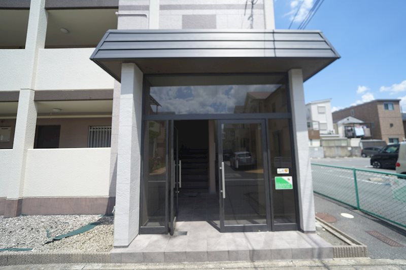 岡崎グリーンハイツのエントランス
