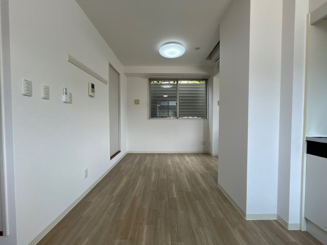 インタービレッジ青山一番館の居間・リビング