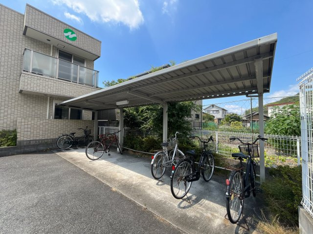 インタービレッジ青山一番館の駐車場