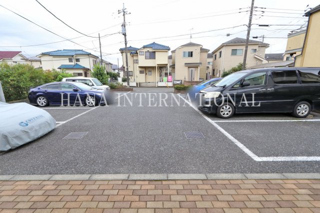 レオパレスプラシード竹丘の駐車場